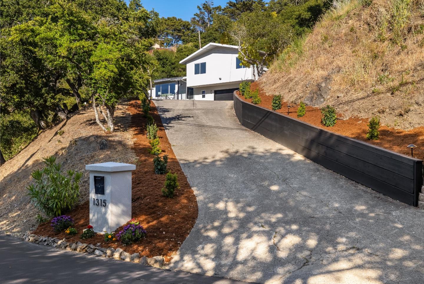 Detail Gallery Image 9 of 79 For 1315 Black Mountain Rd, Hillsborough,  CA 94010 - 4 Beds | 3 Baths