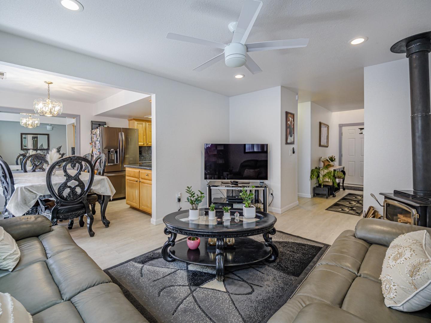 Detail Gallery Image 10 of 24 For 179 Terry Loop, Watsonville,  CA 95076 - 3 Beds | 2/1 Baths