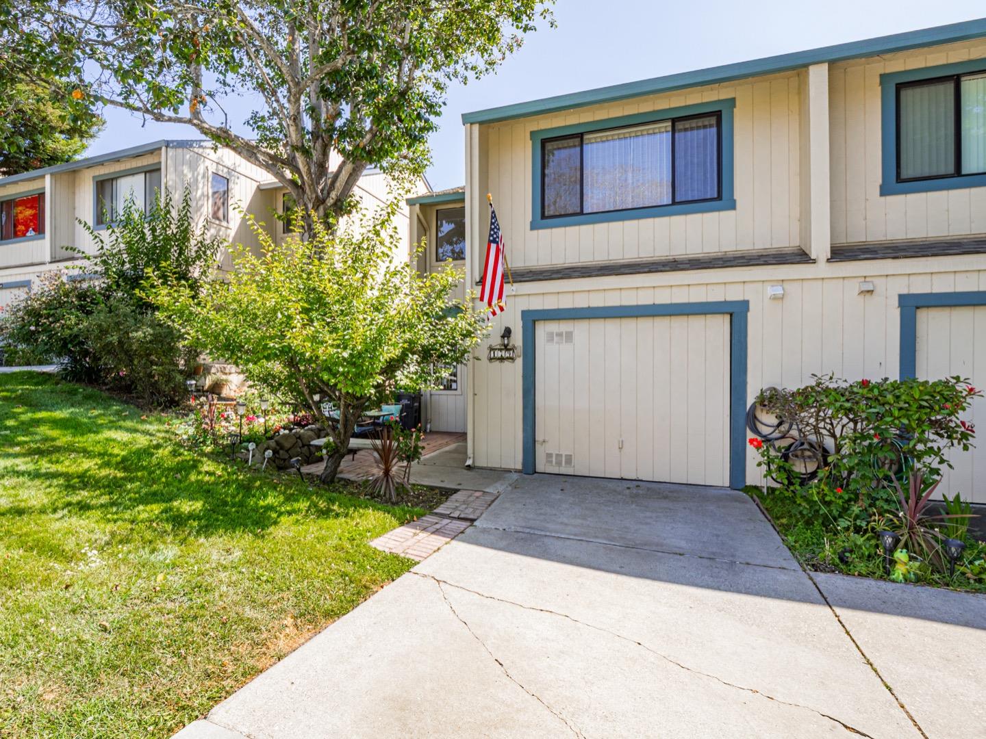 Detail Gallery Image 2 of 24 For 179 Terry Loop, Watsonville,  CA 95076 - 3 Beds | 2/1 Baths