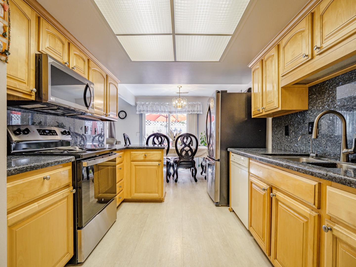 Detail Gallery Image 4 of 24 For 179 Terry Loop, Watsonville,  CA 95076 - 3 Beds | 2/1 Baths