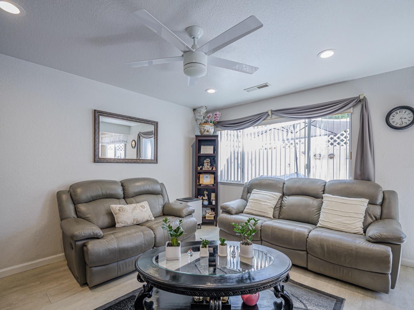 Detail Gallery Image 9 of 24 For 179 Terry Loop, Watsonville,  CA 95076 - 3 Beds | 2/1 Baths