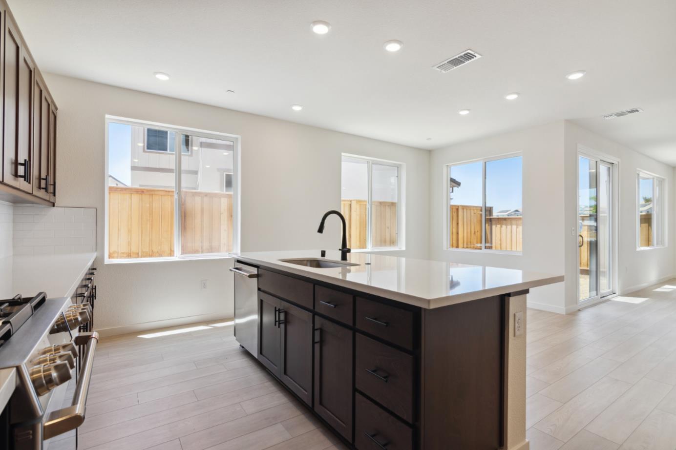 Detail Gallery Image 12 of 23 For 2528 Big Sky Dr, Fairfield,  CA 94533 - 4 Beds | 3 Baths