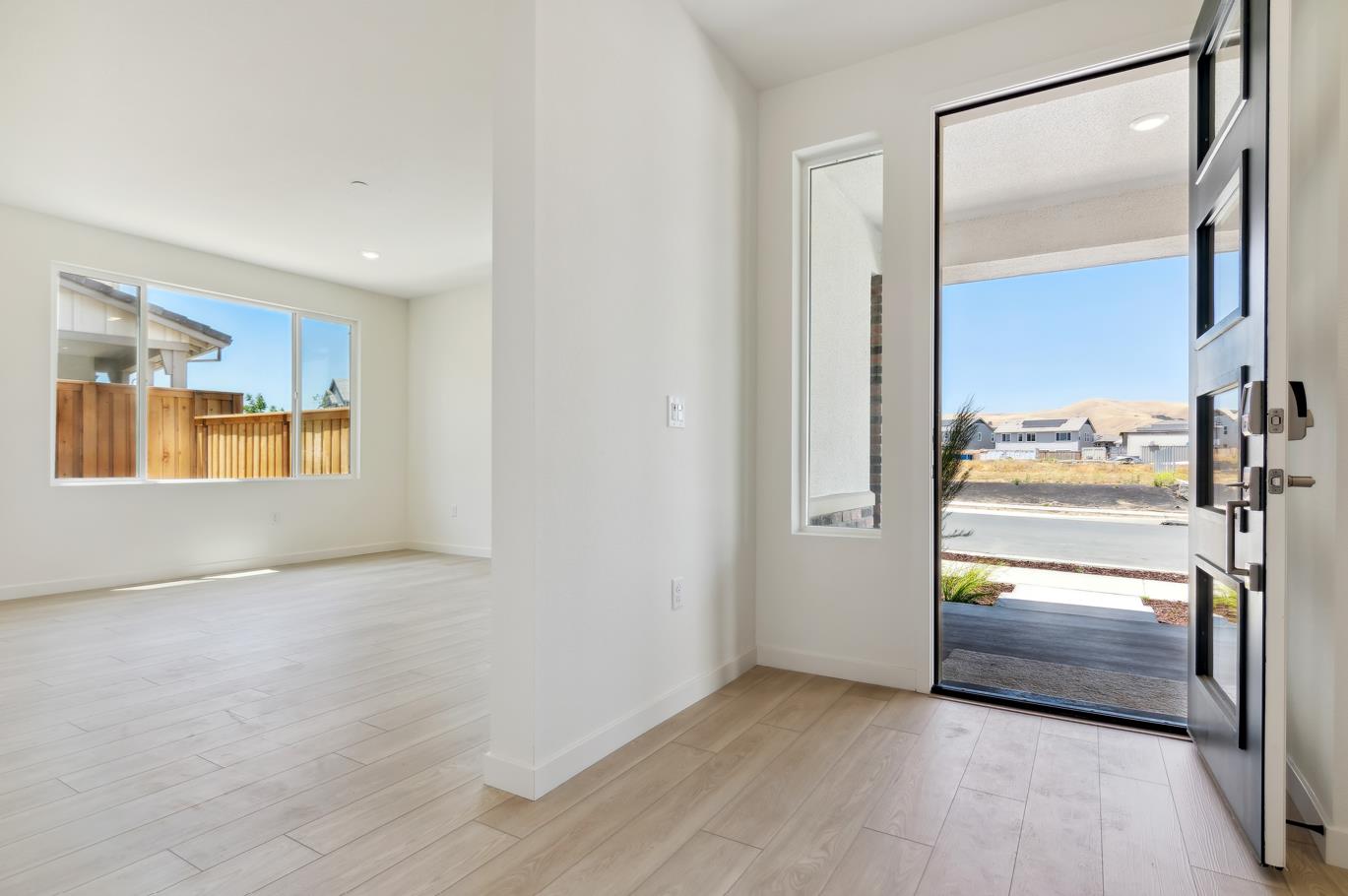 Detail Gallery Image 4 of 23 For 2528 Big Sky Dr, Fairfield,  CA 94533 - 4 Beds | 3 Baths