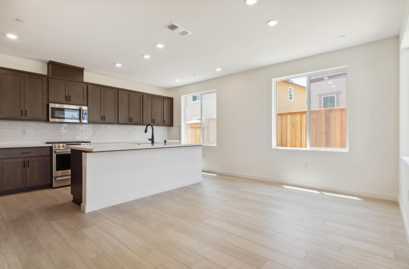 Detail Gallery Image 9 of 23 For 2528 Big Sky Dr, Fairfield,  CA 94533 - 4 Beds | 3 Baths