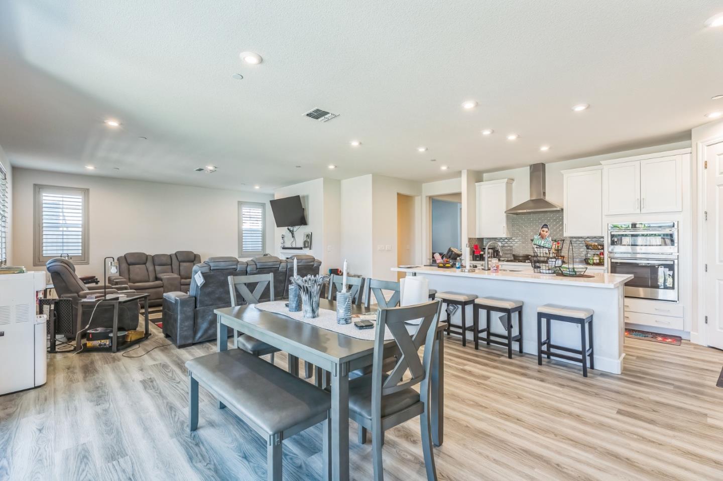 Detail Gallery Image 11 of 15 For 1535 Eisenhower Ct, Dixon,  CA 95620 - 3 Beds | 3 Baths