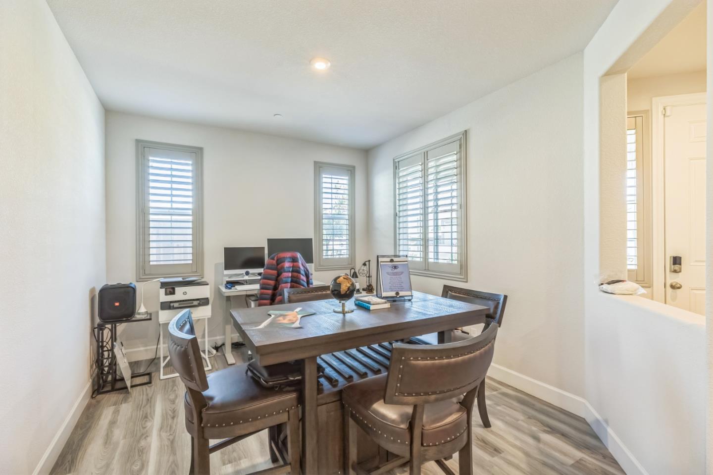 Detail Gallery Image 9 of 15 For 1535 Eisenhower Ct, Dixon,  CA 95620 - 3 Beds | 3 Baths