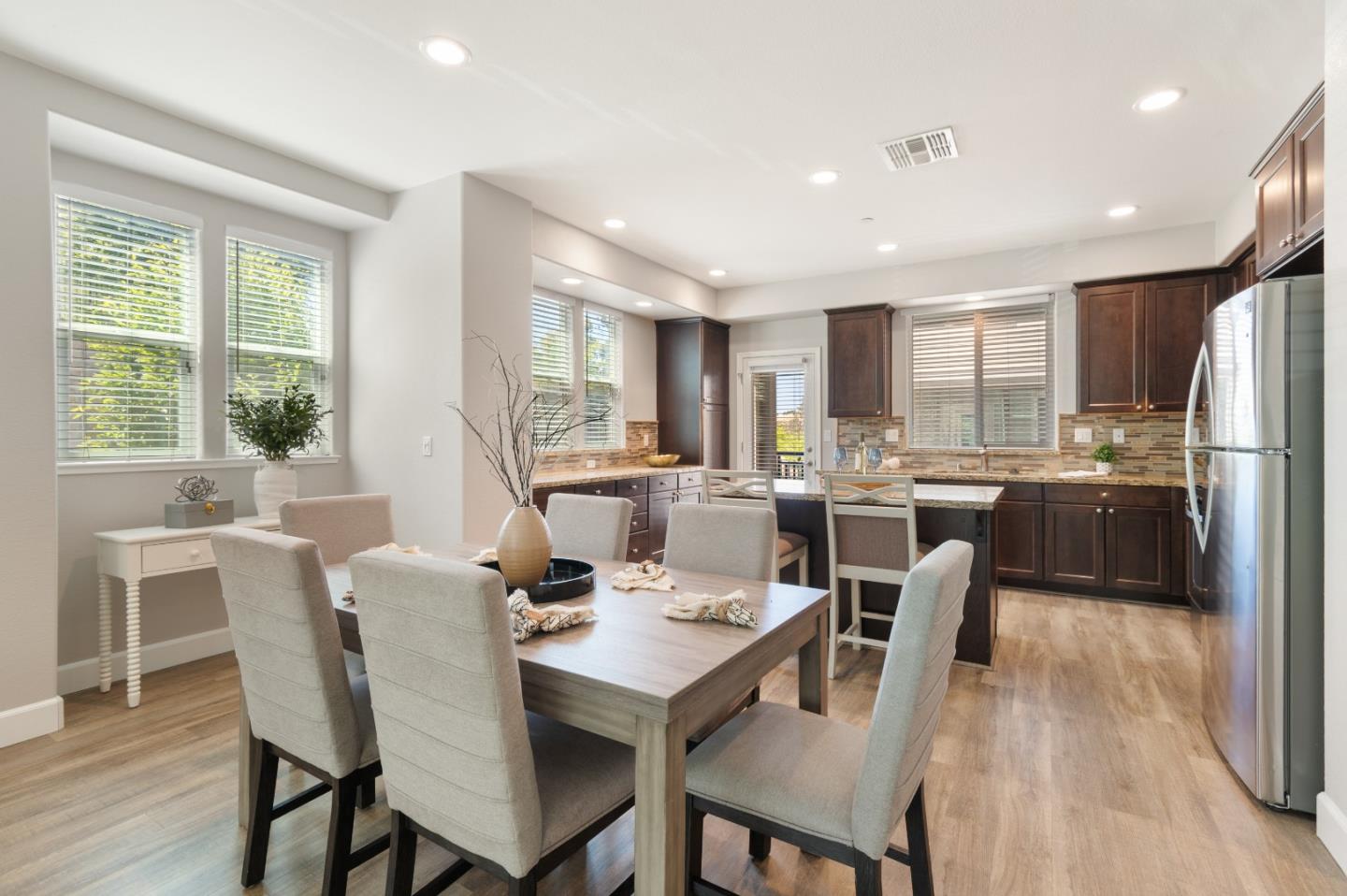Detail Gallery Image 14 of 34 For 701 Tierney Pl, Martinez,  CA 94553 - 4 Beds | 3/1 Baths