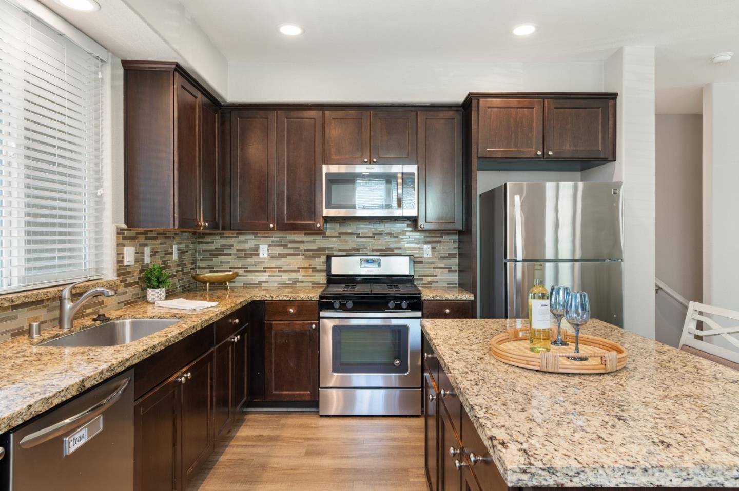 Detail Gallery Image 17 of 34 For 701 Tierney Pl, Martinez,  CA 94553 - 4 Beds | 3/1 Baths