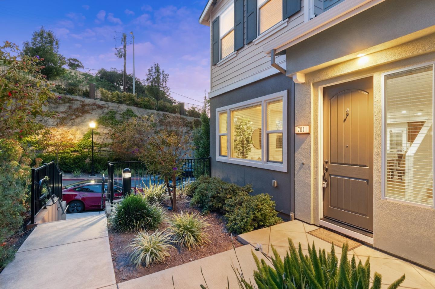 Detail Gallery Image 2 of 34 For 701 Tierney Pl, Martinez,  CA 94553 - 4 Beds | 3/1 Baths