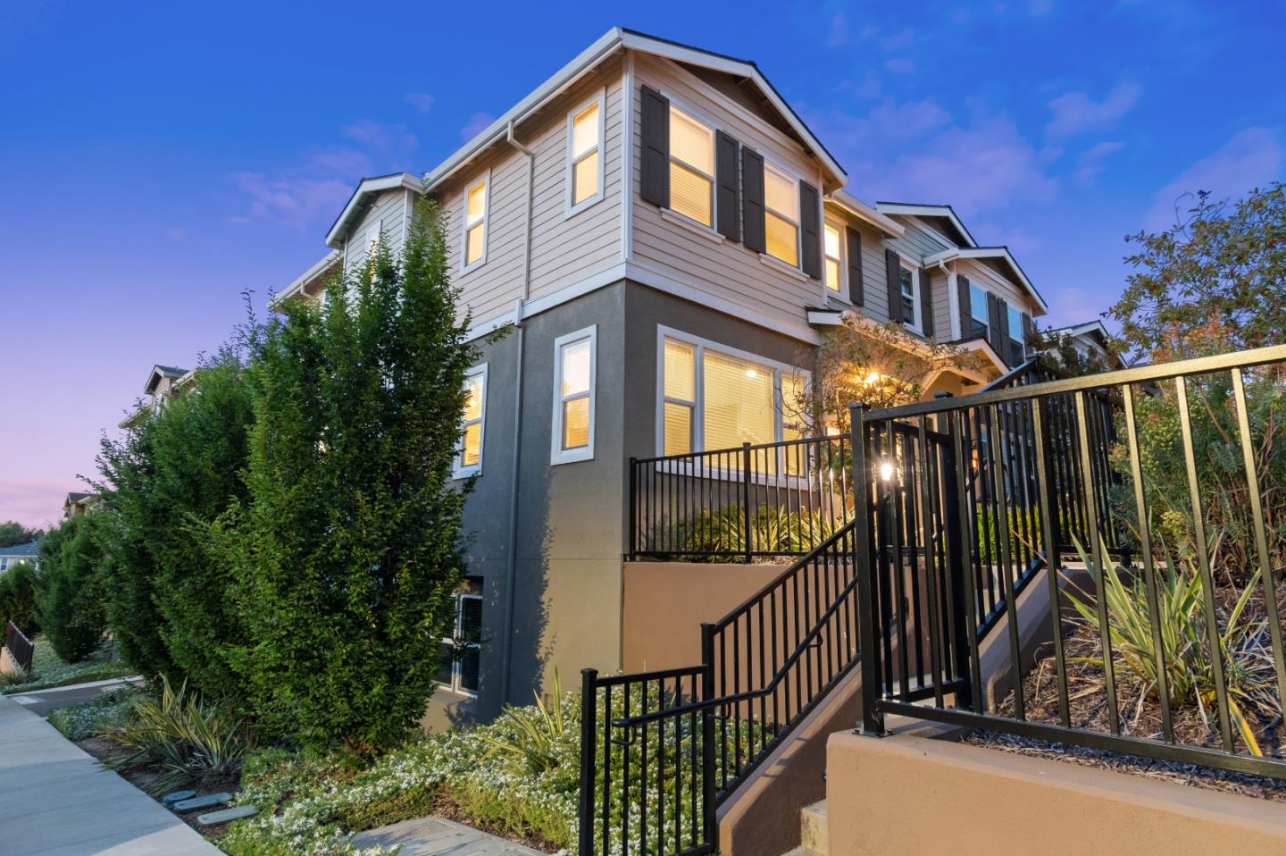 Detail Gallery Image 3 of 34 For 701 Tierney Pl, Martinez,  CA 94553 - 4 Beds | 3/1 Baths