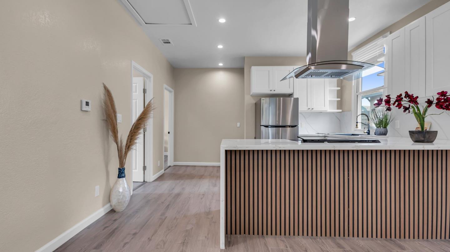 Detail Gallery Image 4 of 28 For 85 Oak St, San Jose,  CA 95110 - 3 Beds | 2 Baths
