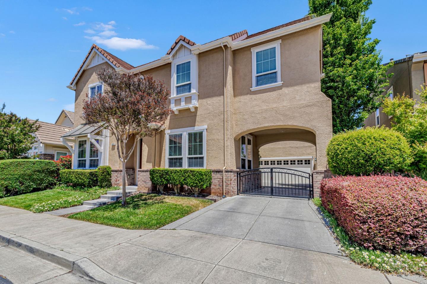 Detail Gallery Image 2 of 36 For 5812 Cajon Way, Gilroy,  CA 95020 - 4 Beds | 3/1 Baths