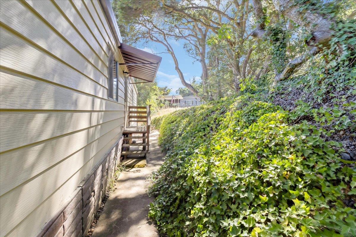 Detail Gallery Image 8 of 29 For 17617 Pond Derosa #29,  Salinas,  CA 93907 - 2 Beds | 2 Baths