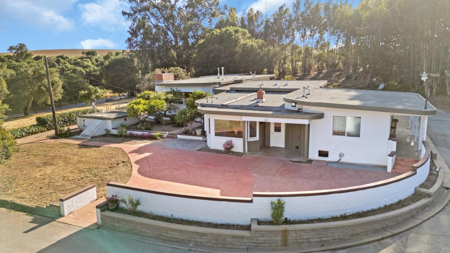 Detail Gallery Image 2 of 39 For 8841 Archer Rd, Salinas,  CA 93907 - 3 Beds | 2/1 Baths