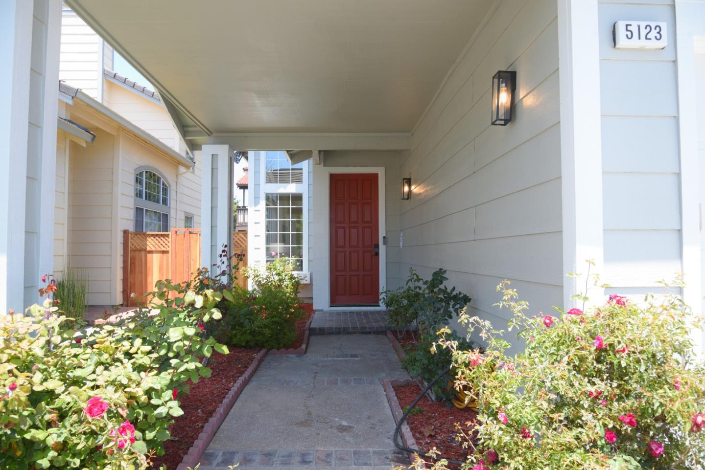 Detail Gallery Image 2 of 30 For 5123 Amberwood Dr, Fremont,  CA 94555 - 3 Beds | 2/1 Baths