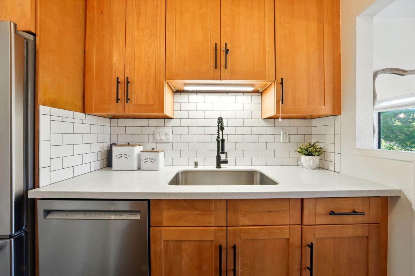 Detail Gallery Image 14 of 61 For 3329 Brittan Ave #1,  San Carlos,  CA 94070 - 3 Beds | 2 Baths