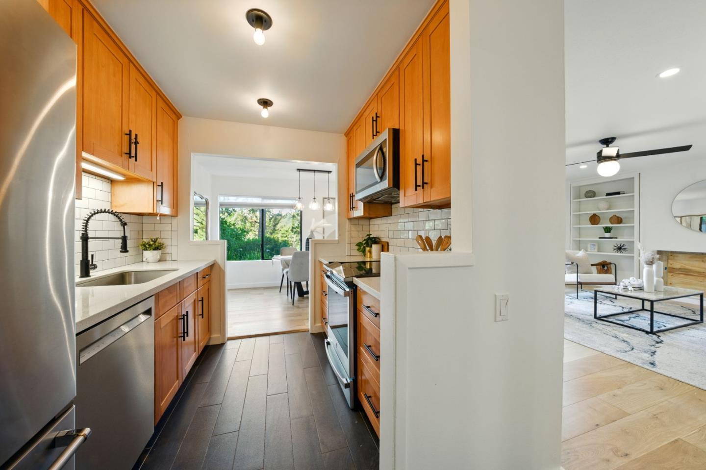 Detail Gallery Image 15 of 61 For 3329 Brittan Ave #1,  San Carlos,  CA 94070 - 3 Beds | 2 Baths