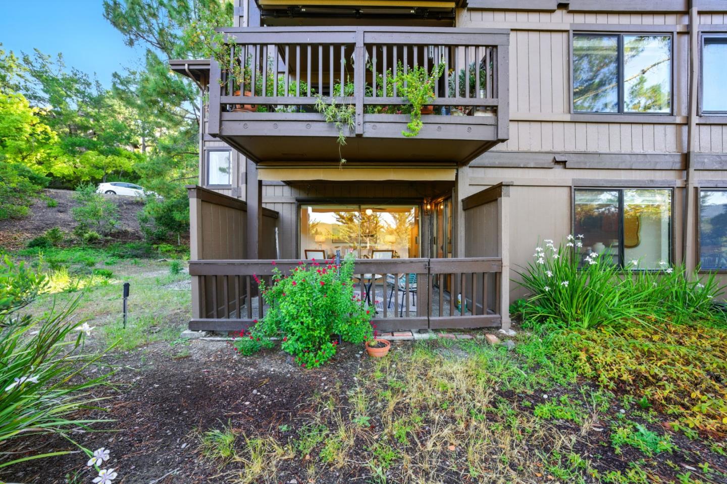 Detail Gallery Image 39 of 61 For 3329 Brittan Ave #1,  San Carlos,  CA 94070 - 3 Beds | 2 Baths