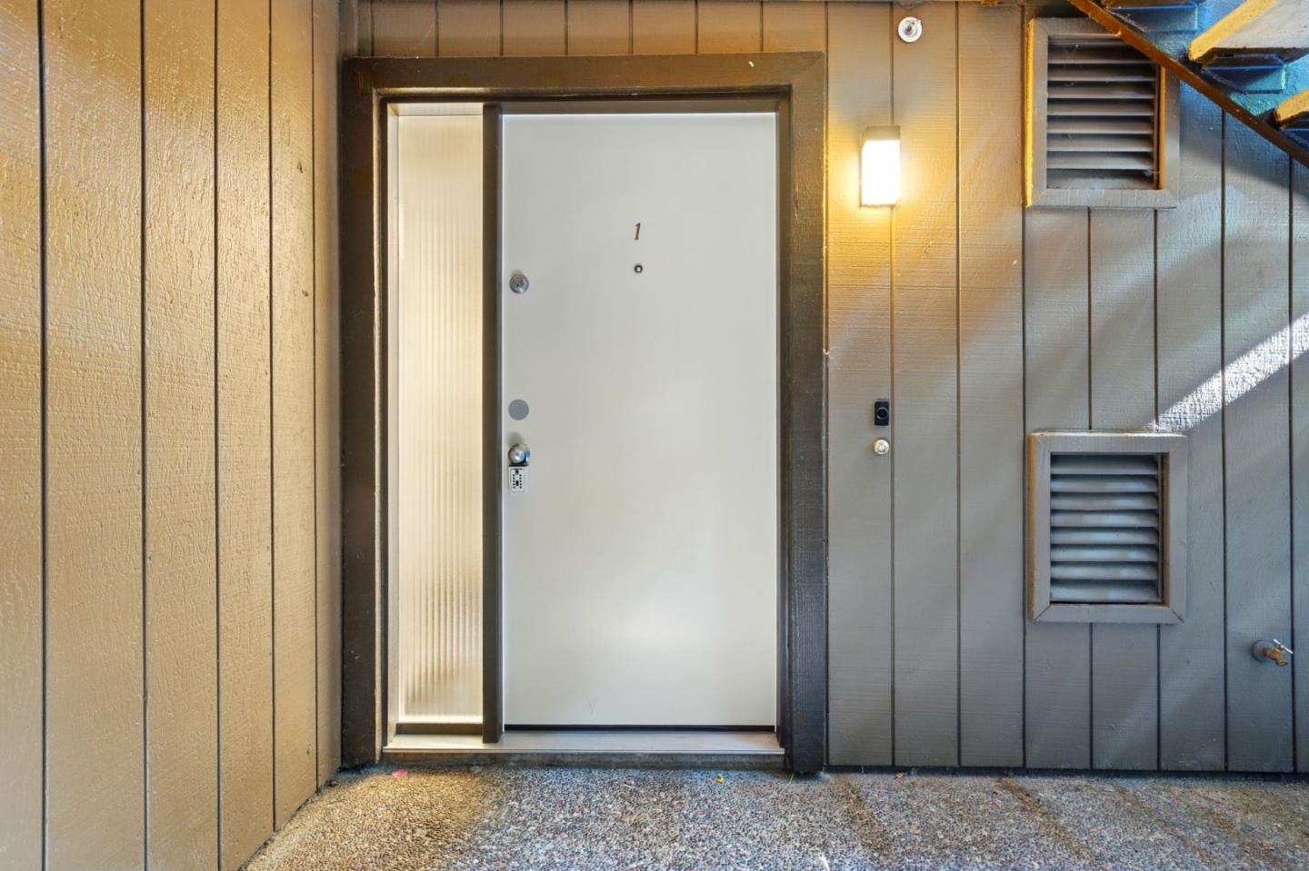 Detail Gallery Image 5 of 61 For 3329 Brittan Ave #1,  San Carlos,  CA 94070 - 3 Beds | 2 Baths