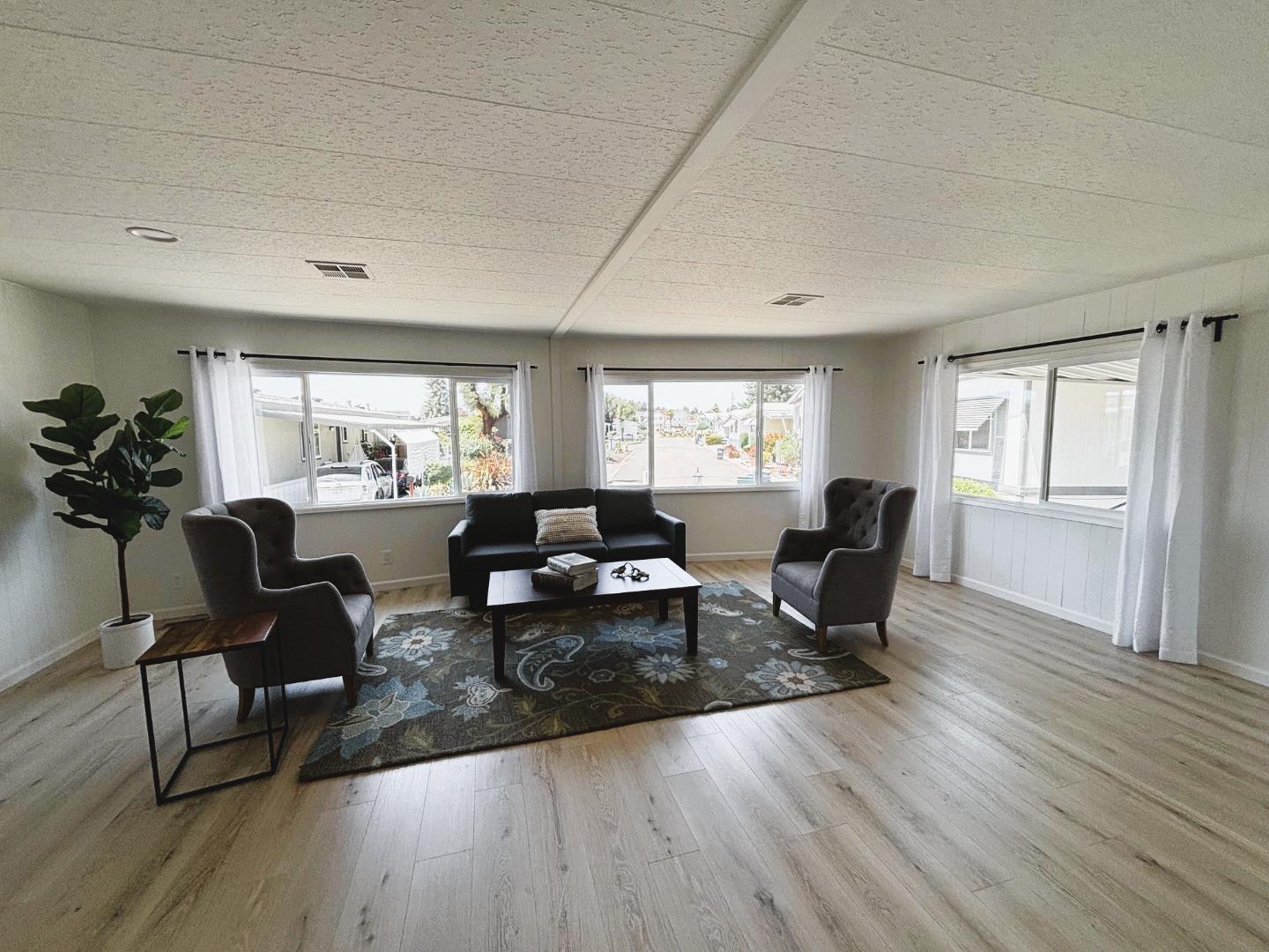 Detail Gallery Image 2 of 22 For 29058 Verdi Rd #11,  Hayward,  CA 94544 - 2 Beds | 2 Baths