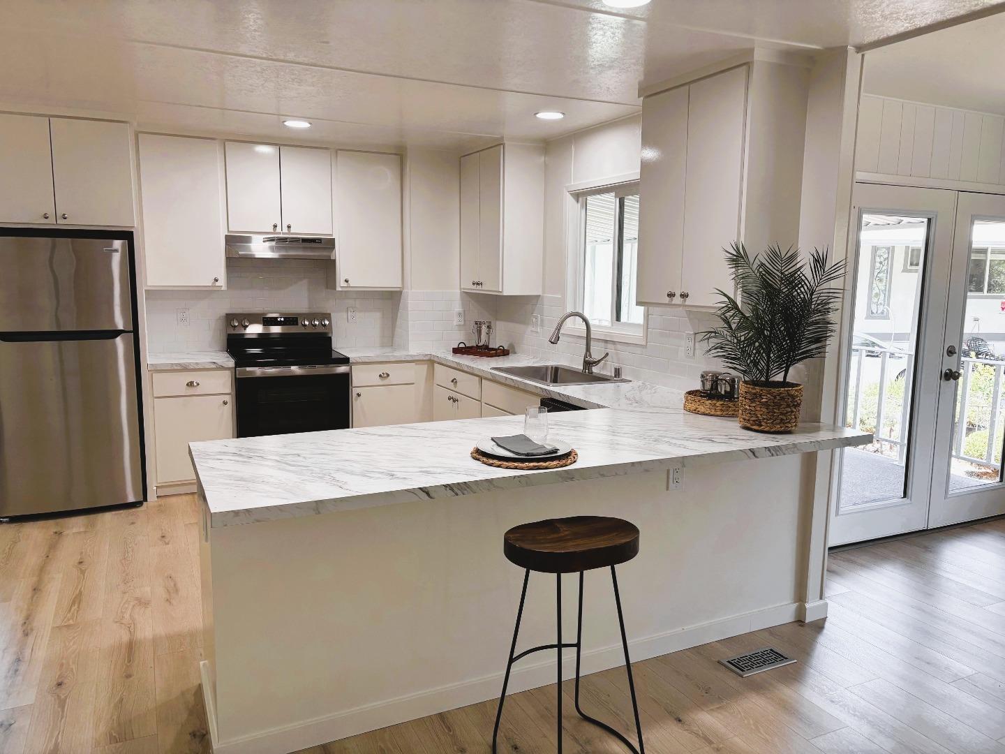 Detail Gallery Image 4 of 22 For 29058 Verdi Rd #11,  Hayward,  CA 94544 - 2 Beds | 2 Baths