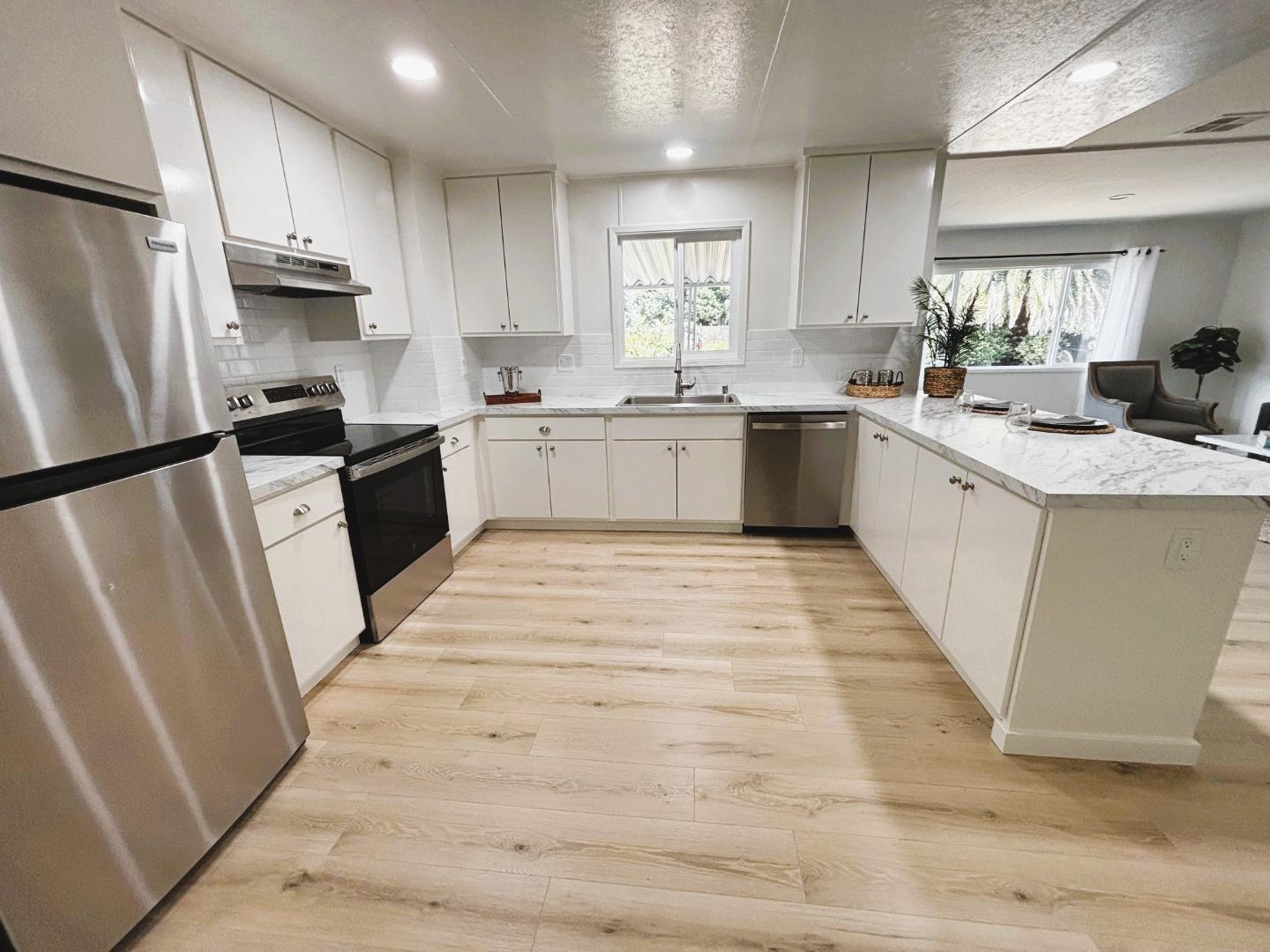 Detail Gallery Image 5 of 22 For 29058 Verdi Rd #11,  Hayward,  CA 94544 - 2 Beds | 2 Baths