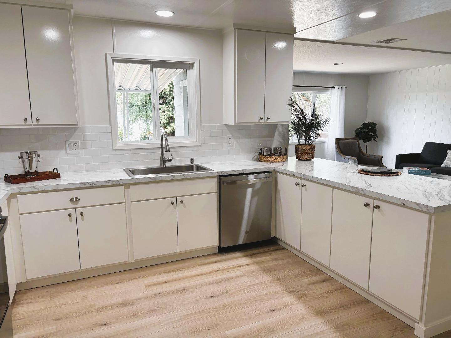 Detail Gallery Image 7 of 22 For 29058 Verdi Rd #11,  Hayward,  CA 94544 - 2 Beds | 2 Baths