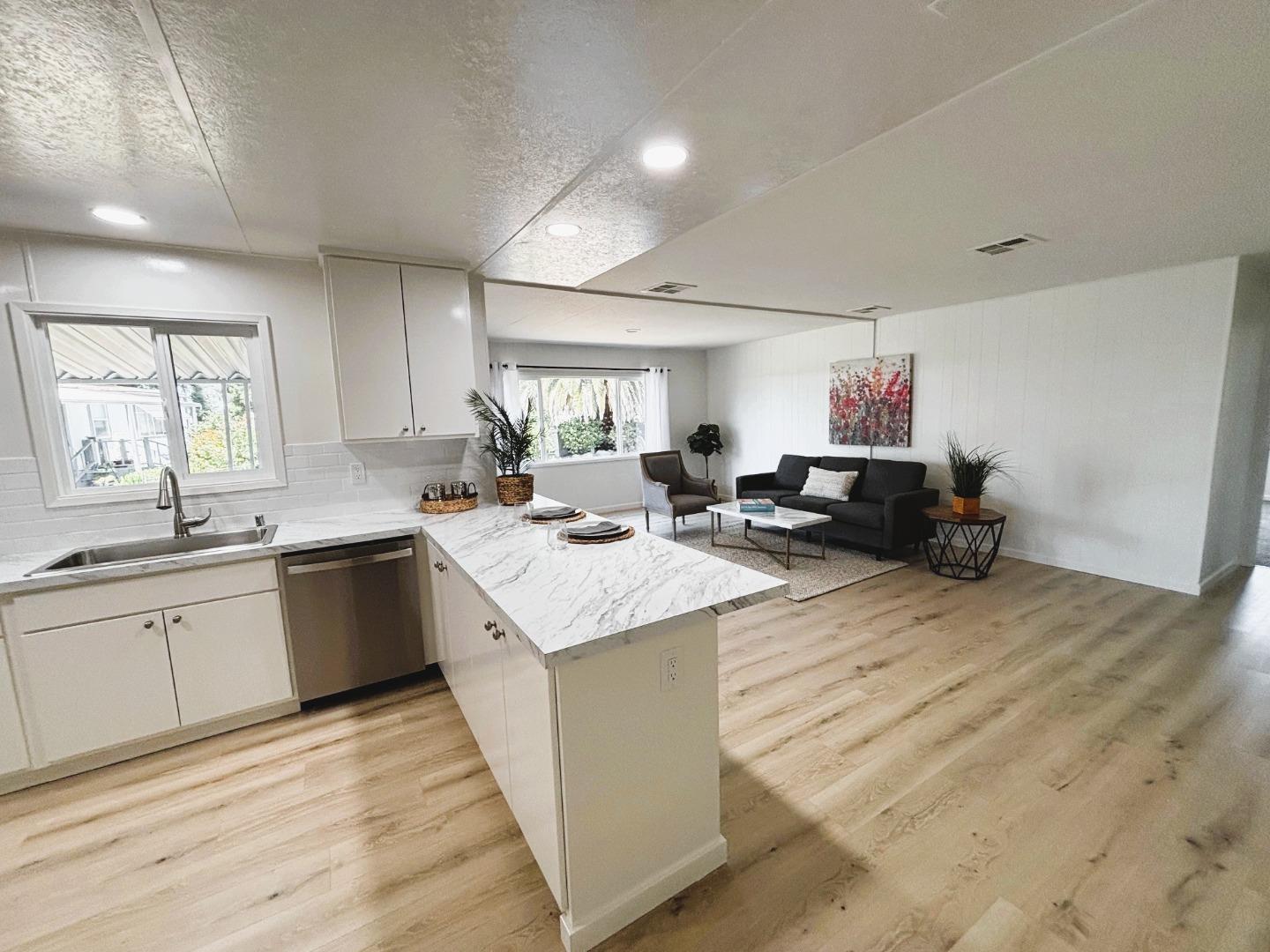 Detail Gallery Image 8 of 22 For 29058 Verdi Rd #11,  Hayward,  CA 94544 - 2 Beds | 2 Baths