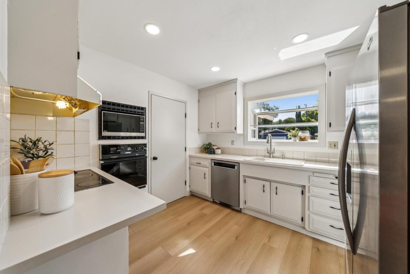Detail Gallery Image 7 of 17 For 1576 Princeton Dr, San Jose,  CA 95118 - 3 Beds | 2 Baths