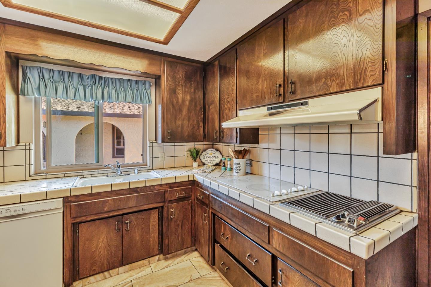 Detail Gallery Image 16 of 41 For 1870 Cushman St, Hollister,  CA 95023 - 3 Beds | 2/1 Baths