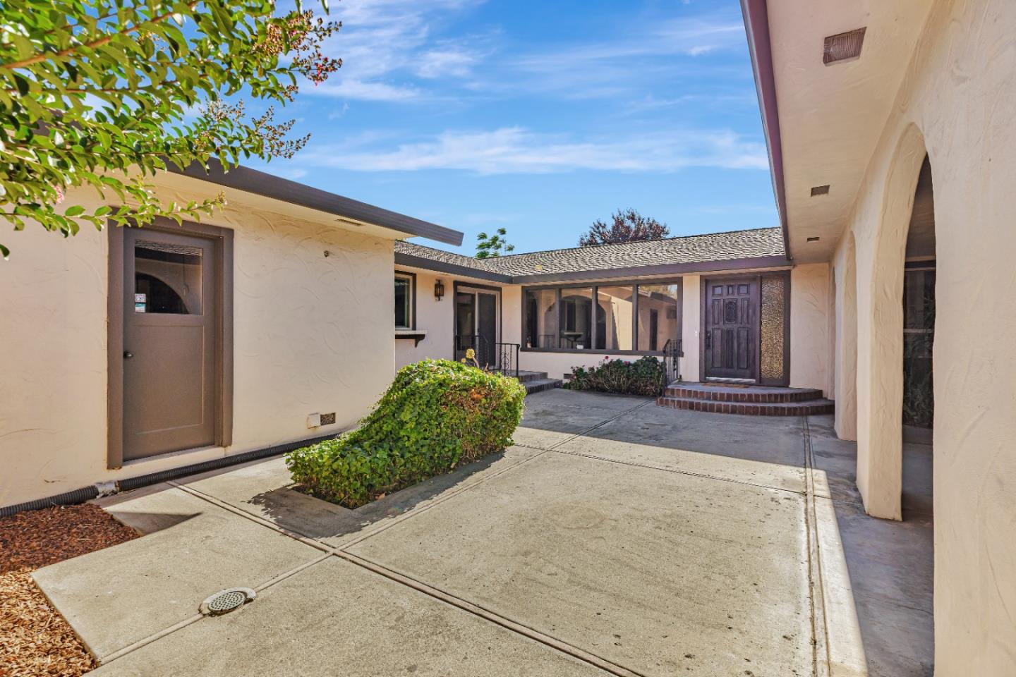 Detail Gallery Image 4 of 41 For 1870 Cushman St, Hollister,  CA 95023 - 3 Beds | 2/1 Baths