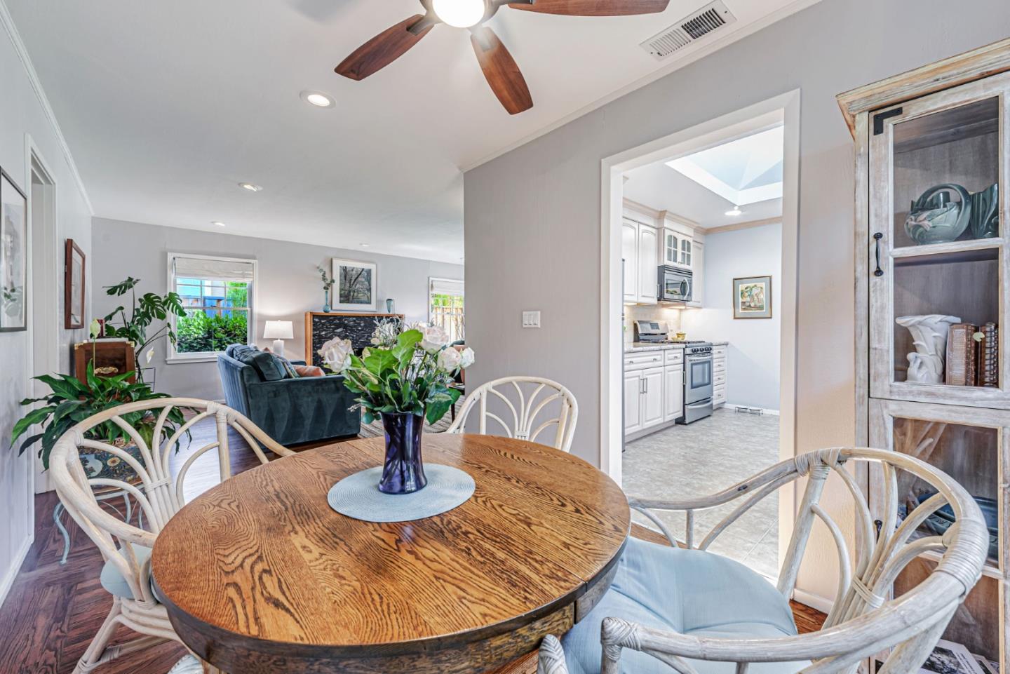 Detail Gallery Image 13 of 42 For 221 Hillview Ave, Redwood City,  CA 94062 - 2 Beds | 2 Baths
