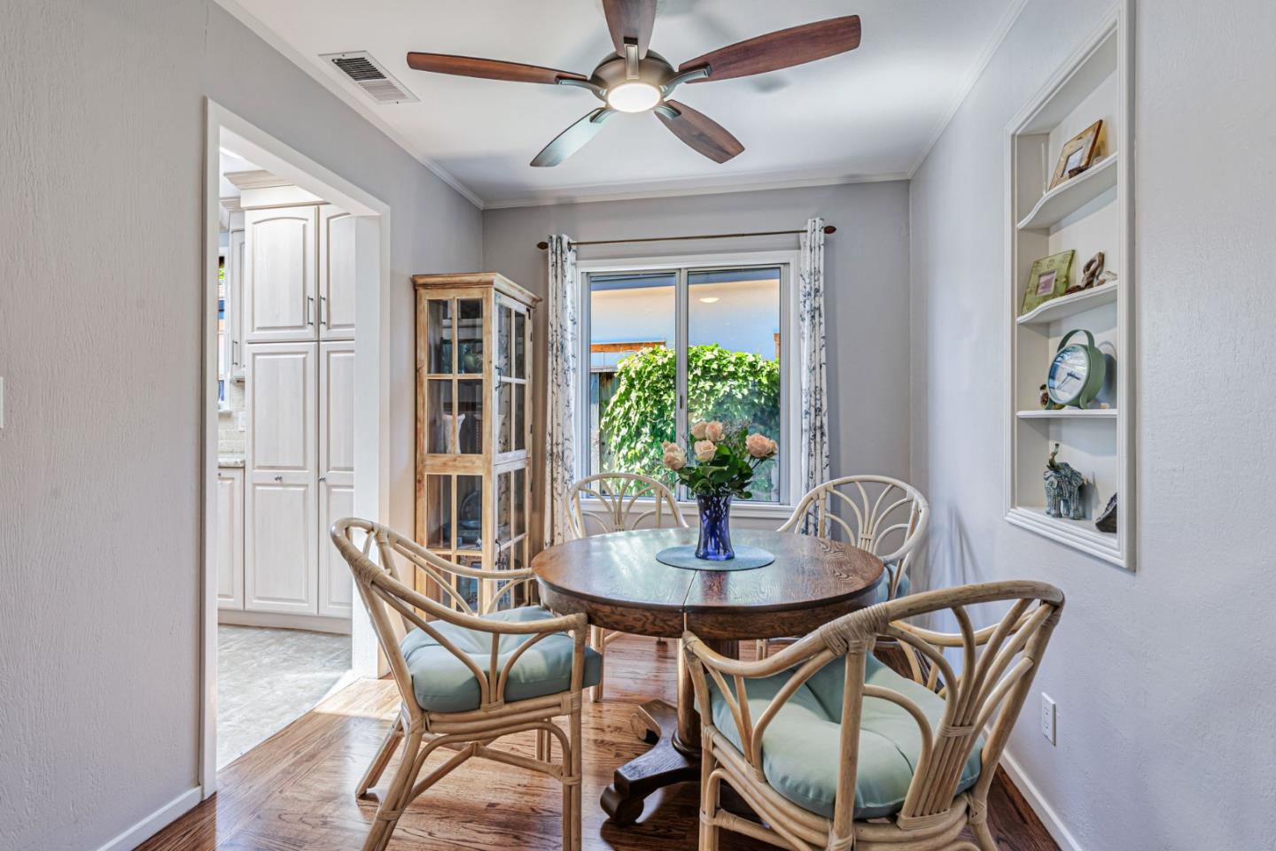 Detail Gallery Image 16 of 42 For 221 Hillview Ave, Redwood City,  CA 94062 - 2 Beds | 2 Baths