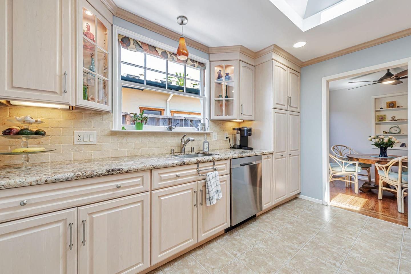 Detail Gallery Image 17 of 42 For 221 Hillview Ave, Redwood City,  CA 94062 - 2 Beds | 2 Baths