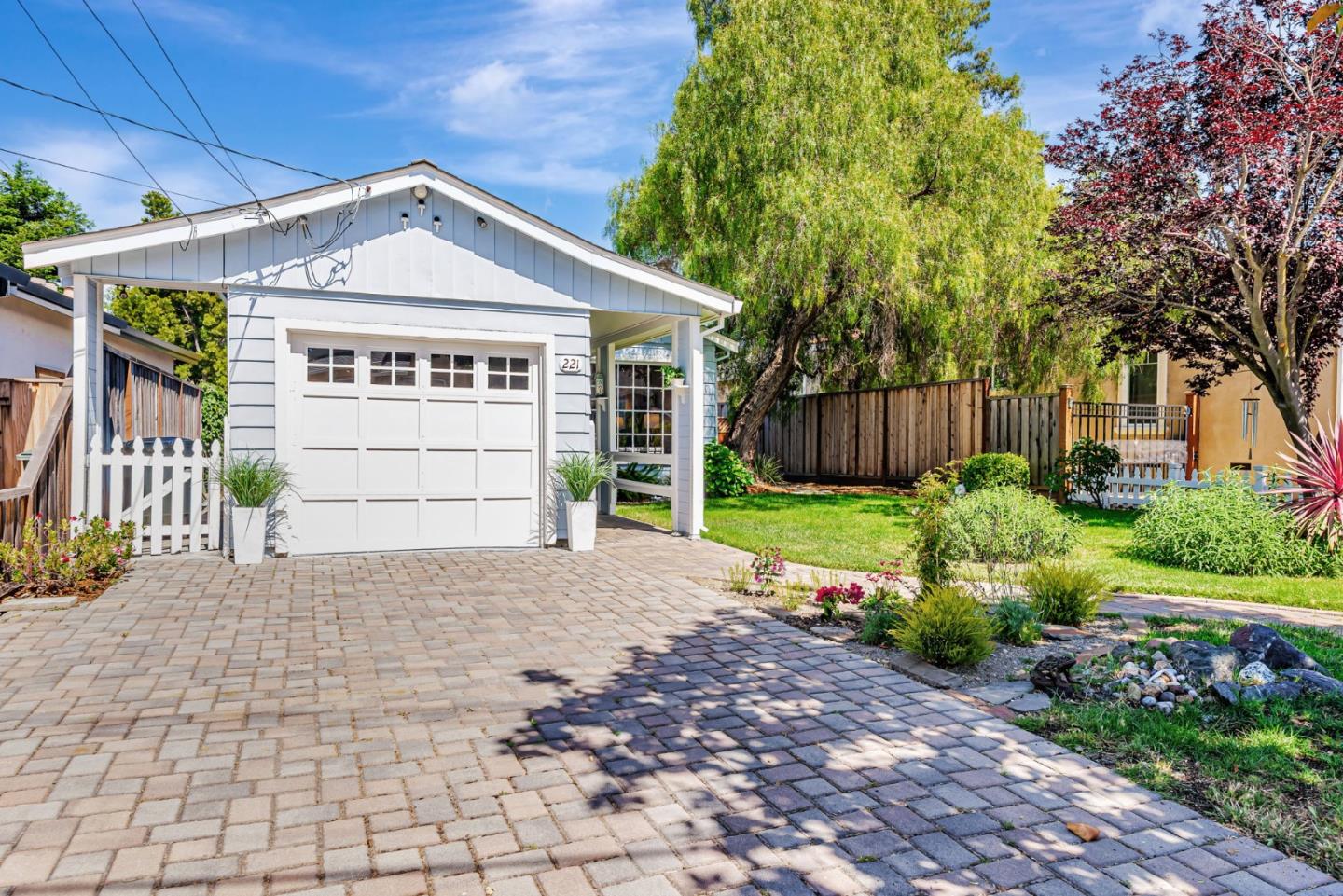 Detail Gallery Image 2 of 42 For 221 Hillview Ave, Redwood City,  CA 94062 - 2 Beds | 2 Baths
