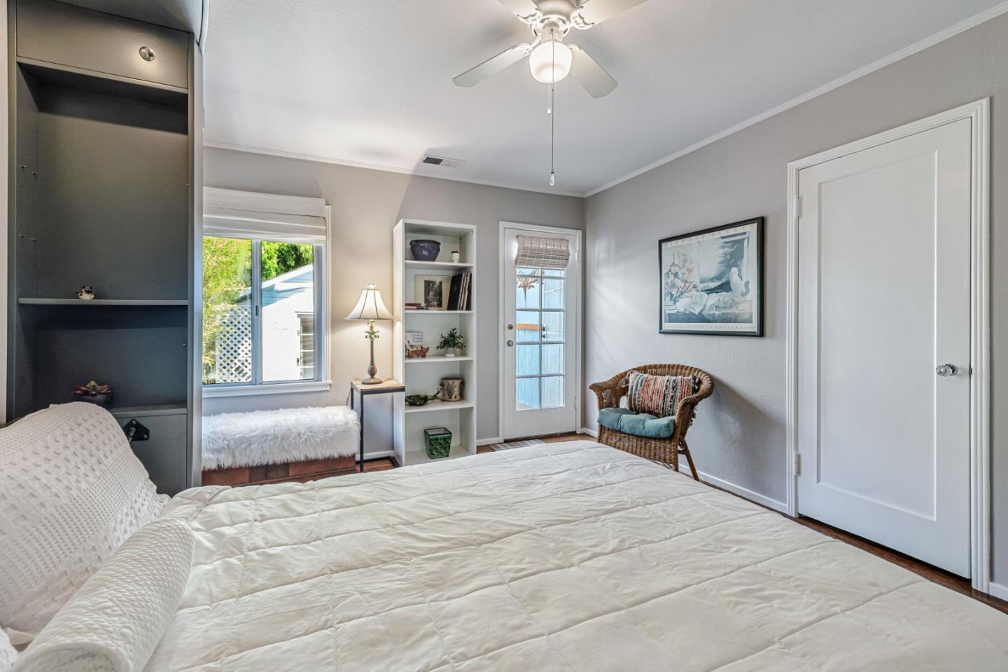 Detail Gallery Image 21 of 42 For 221 Hillview Ave, Redwood City,  CA 94062 - 2 Beds | 2 Baths