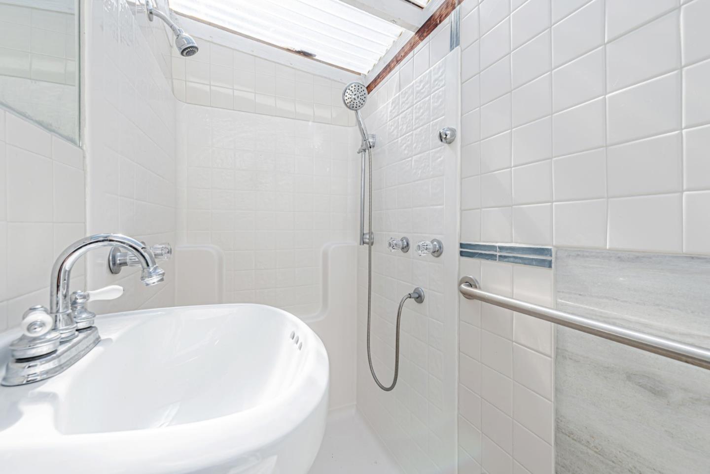 Detail Gallery Image 33 of 42 For 221 Hillview Ave, Redwood City,  CA 94062 - 2 Beds | 2 Baths