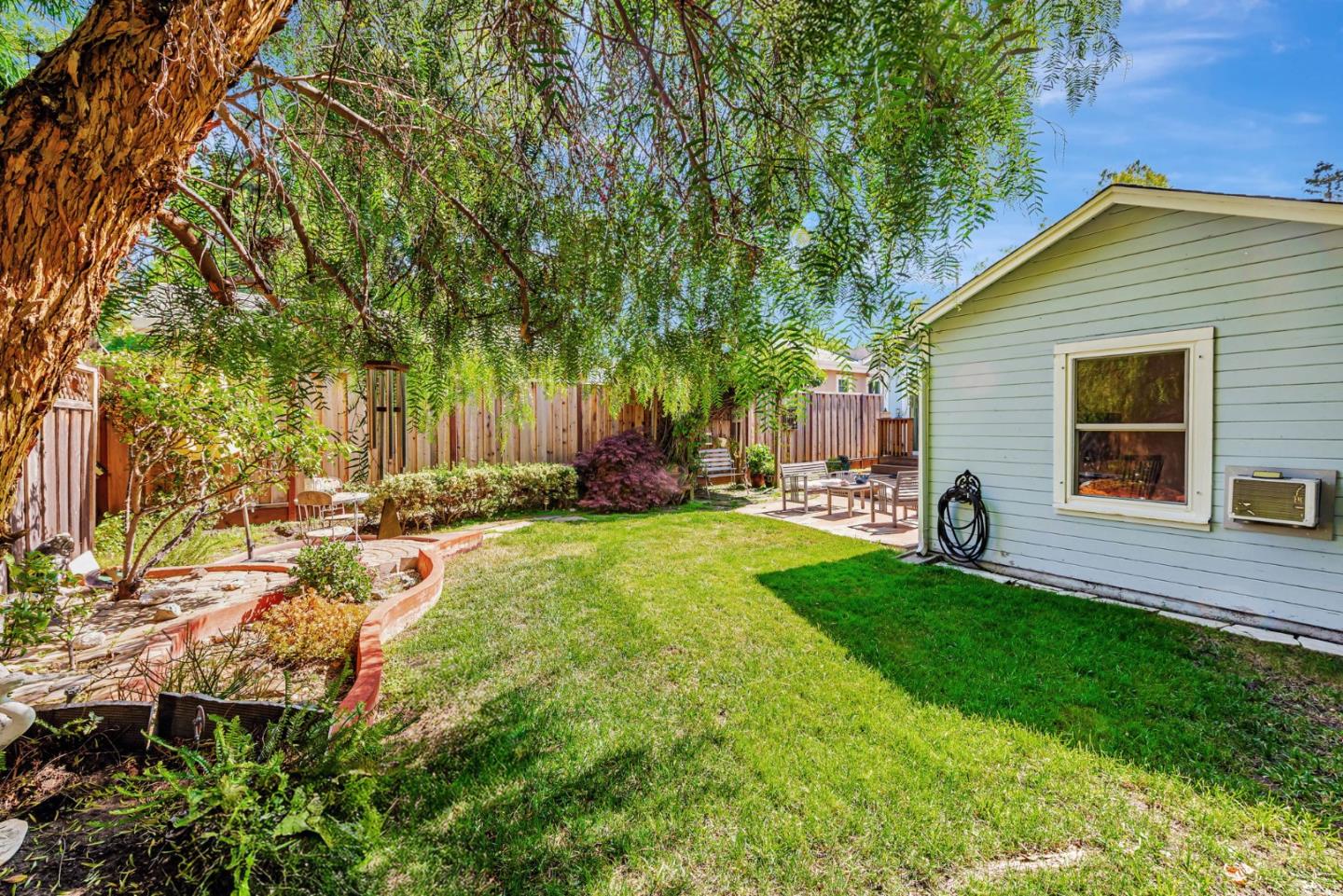 Detail Gallery Image 36 of 42 For 221 Hillview Ave, Redwood City,  CA 94062 - 2 Beds | 2 Baths