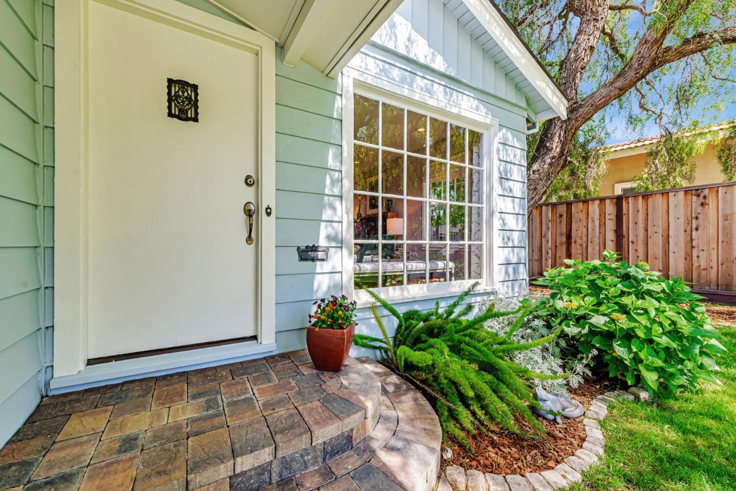 Detail Gallery Image 4 of 42 For 221 Hillview Ave, Redwood City,  CA 94062 - 2 Beds | 2 Baths