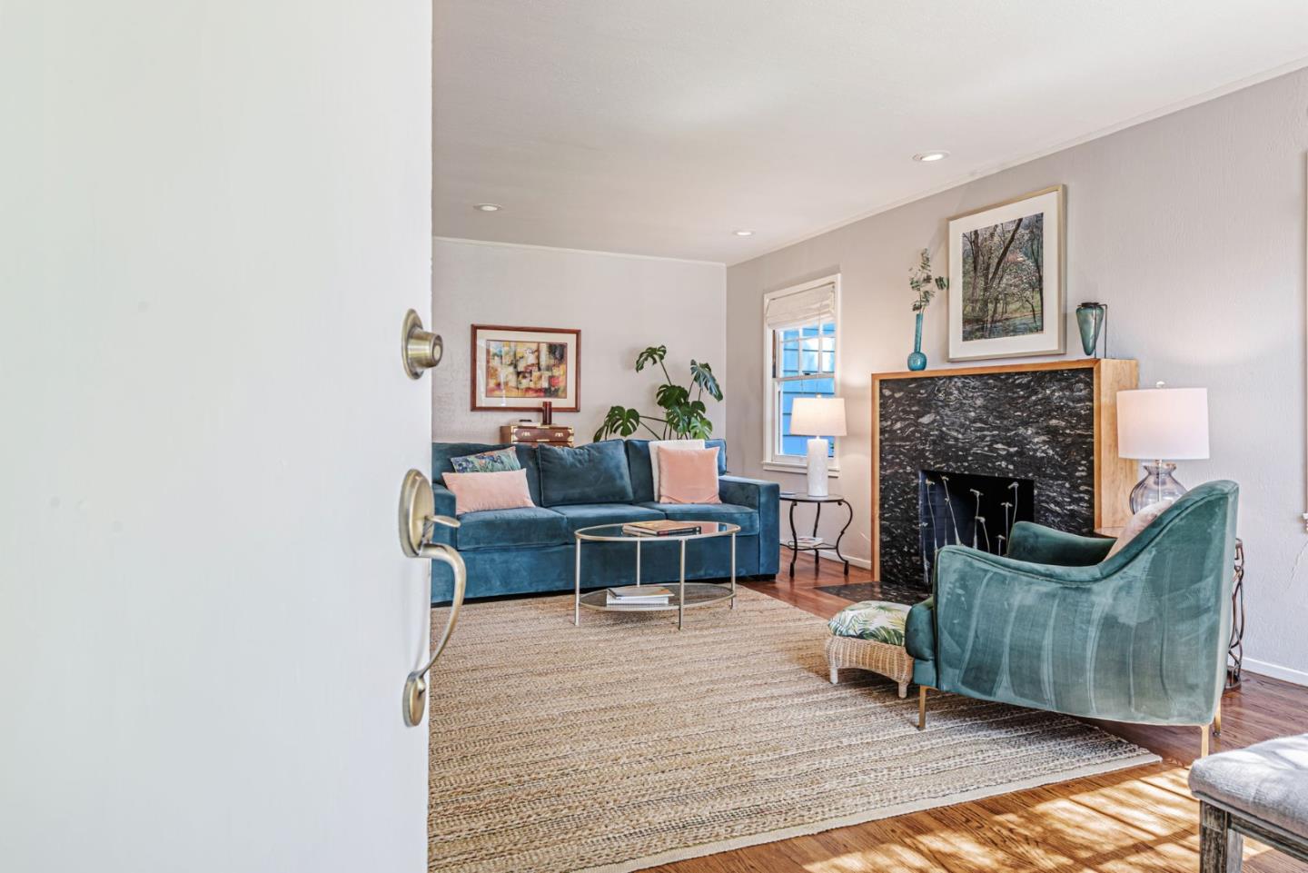 Detail Gallery Image 5 of 42 For 221 Hillview Ave, Redwood City,  CA 94062 - 2 Beds | 2 Baths