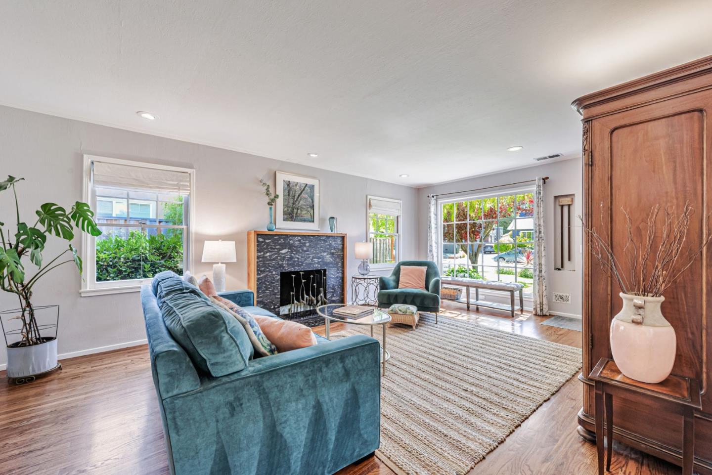 Detail Gallery Image 8 of 42 For 221 Hillview Ave, Redwood City,  CA 94062 - 2 Beds | 2 Baths