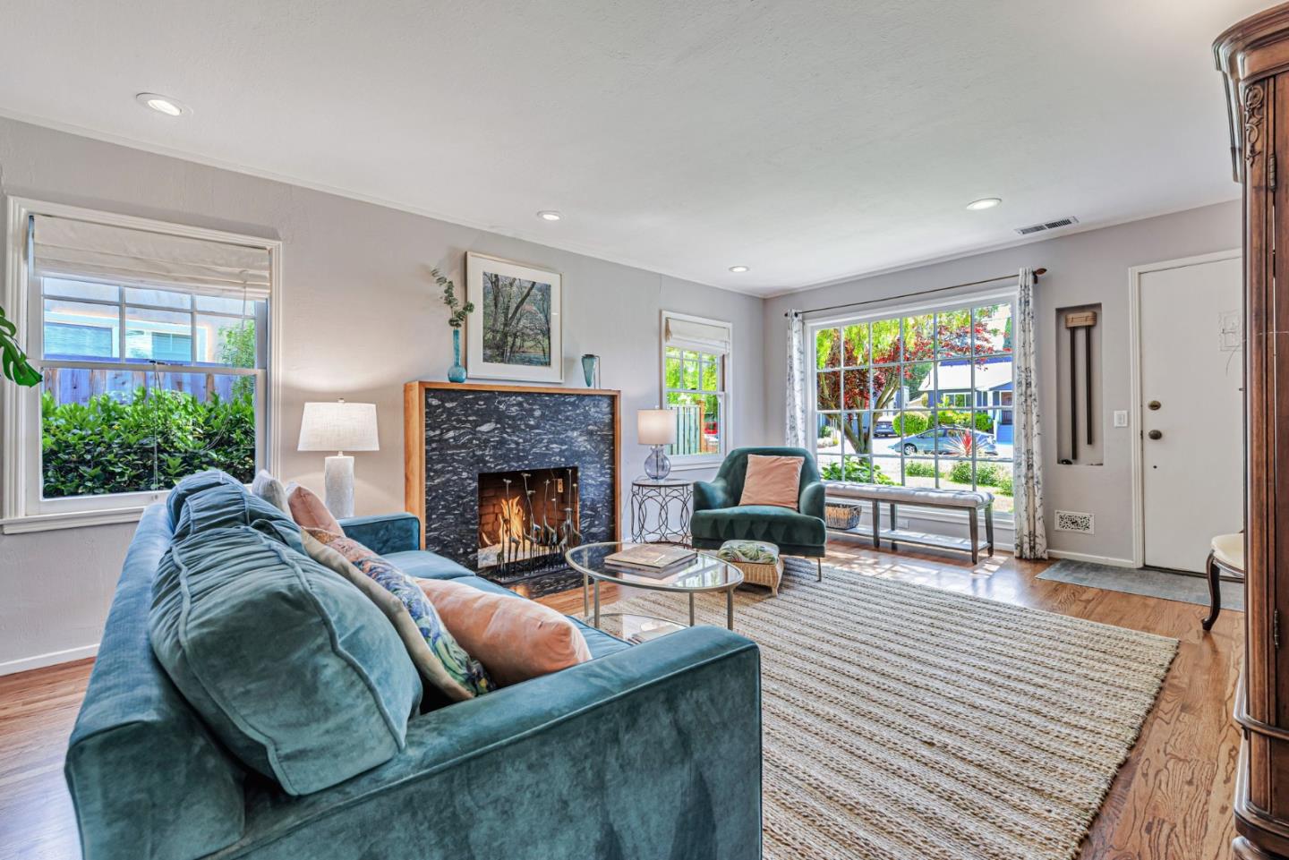 Detail Gallery Image 9 of 42 For 221 Hillview Ave, Redwood City,  CA 94062 - 2 Beds | 2 Baths