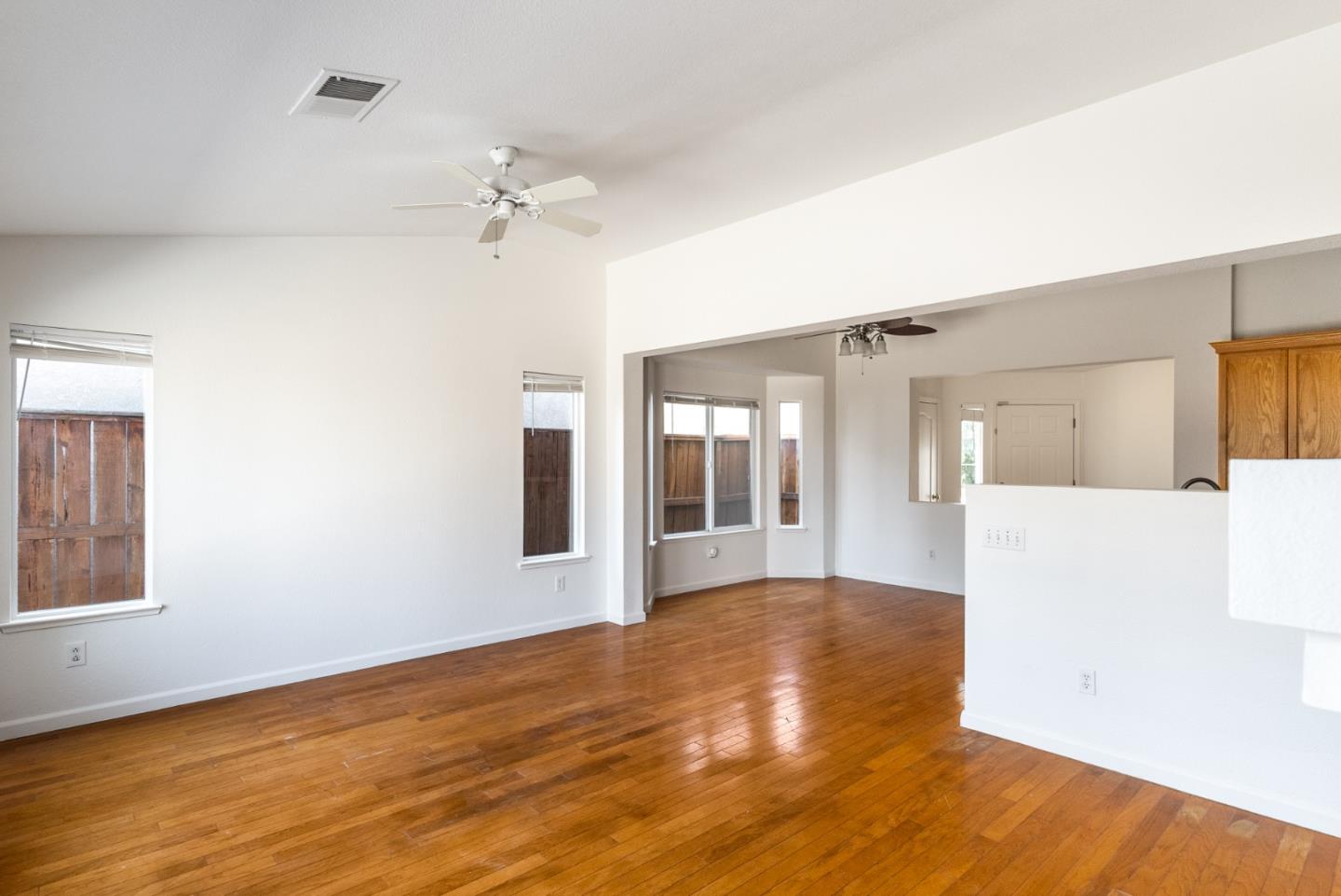 Detail Gallery Image 4 of 29 For 2320 Nature Ct, Riverbank,  CA 95367 - 3 Beds | 2 Baths