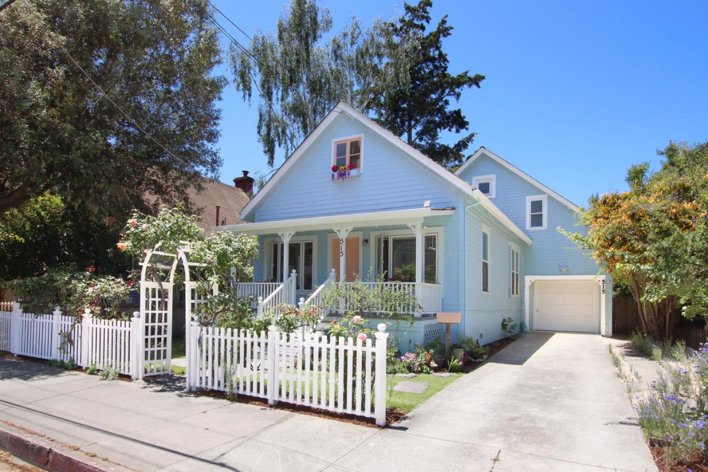 Detail Gallery Image 2 of 65 For 515 Chestnut St, Santa Cruz,  CA 95060 - 3 Beds | 2 Baths