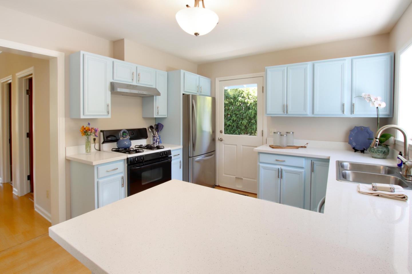 Detail Gallery Image 8 of 65 For 515 Chestnut St, Santa Cruz,  CA 95060 - 3 Beds | 2 Baths