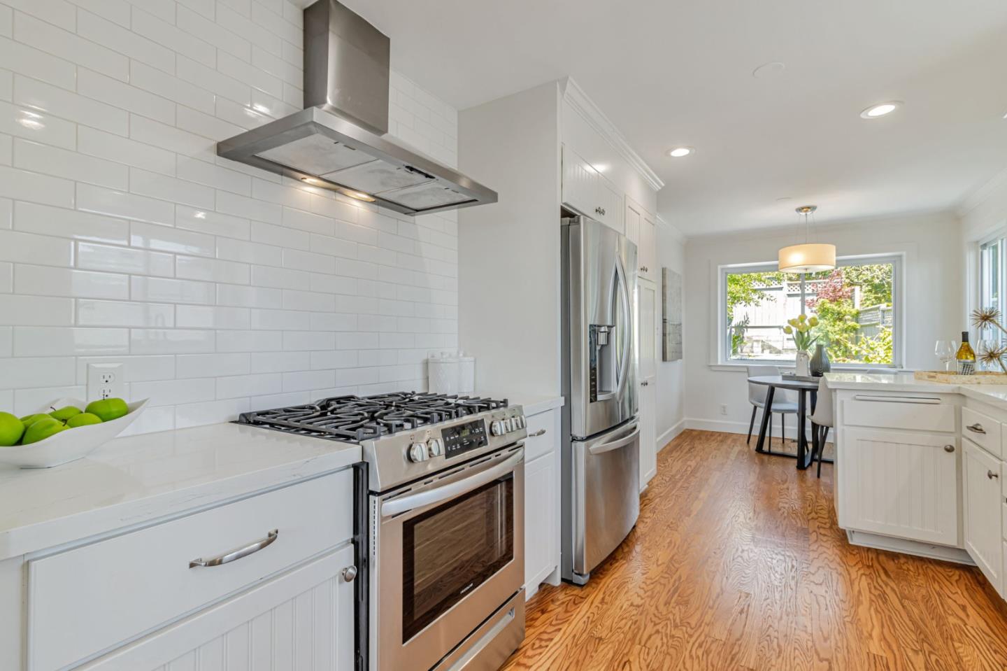 Detail Gallery Image 13 of 106 For 6827 Ridgewood Dr, Oakland,  CA 94611 - 5 Beds | 3 Baths