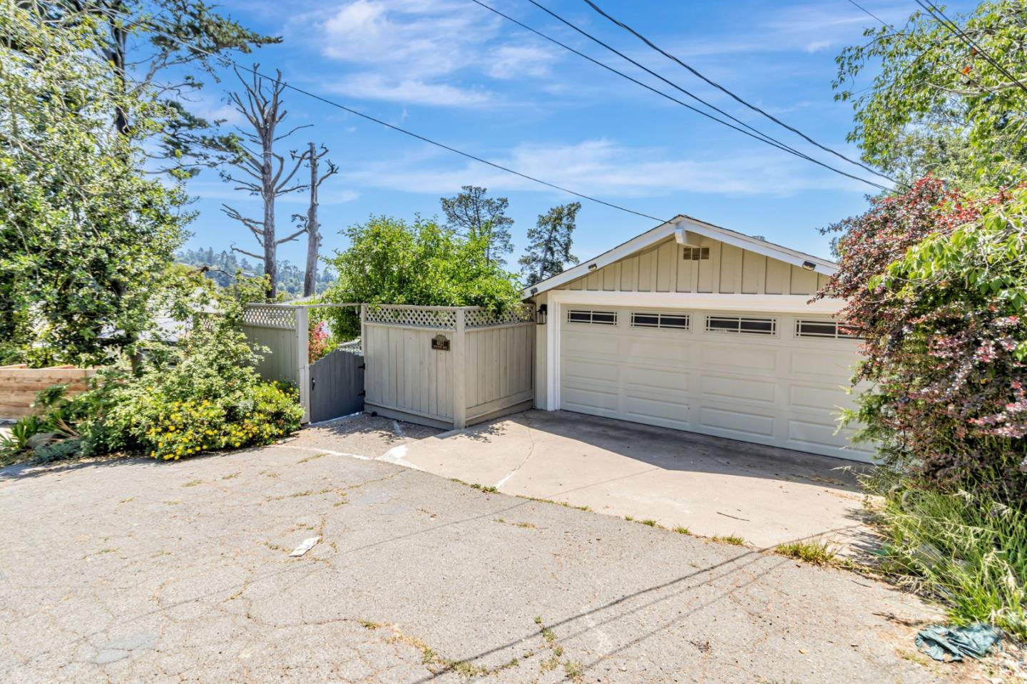 Detail Gallery Image 2 of 106 For 6827 Ridgewood Dr, Oakland,  CA 94611 - 5 Beds | 3 Baths
