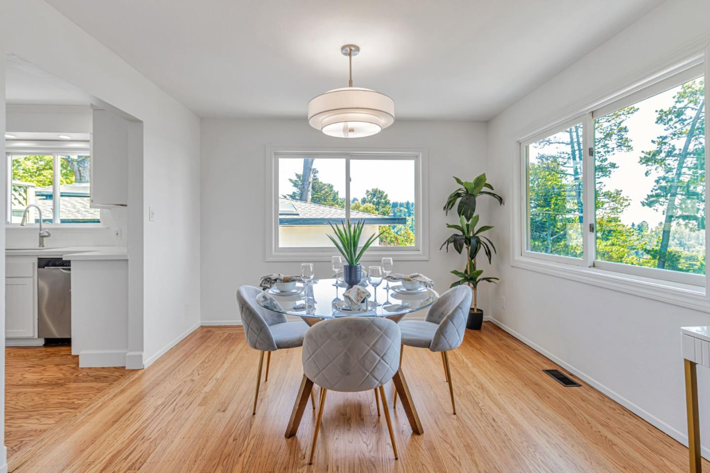 Detail Gallery Image 20 of 106 For 6827 Ridgewood Dr, Oakland,  CA 94611 - 5 Beds | 3 Baths