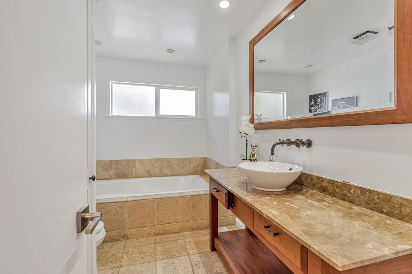 Detail Gallery Image 45 of 106 For 6827 Ridgewood Dr, Oakland,  CA 94611 - 5 Beds | 3 Baths