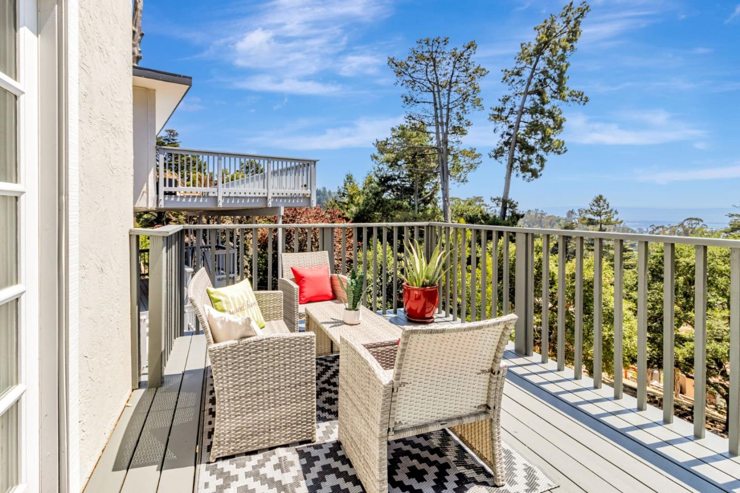 Detail Gallery Image 49 of 106 For 6827 Ridgewood Dr, Oakland,  CA 94611 - 5 Beds | 3 Baths